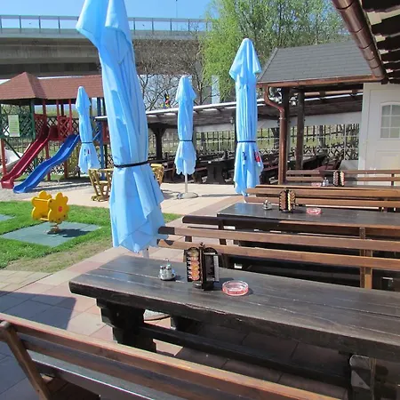 بيت ضيافة Crni Baron Black Baron