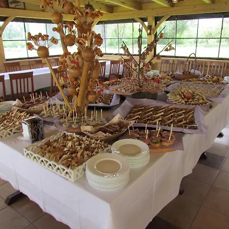 Πανσιόν Crni Baron Black Baron Μαριμπόρ