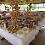 招待所 Crni Baron Black Baron 马里博尔