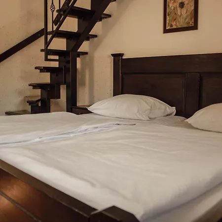 Crni Baron Black Baron Konukevi