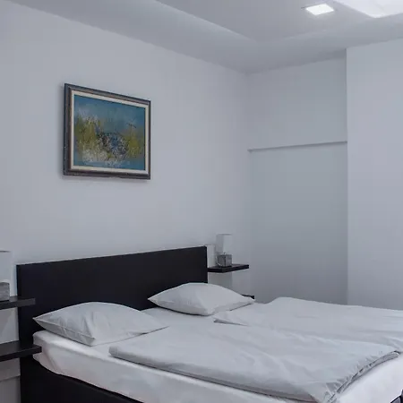 Crni Baron Black Baron 3*