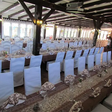 Crni Baron Black Baron Konukevi 3*