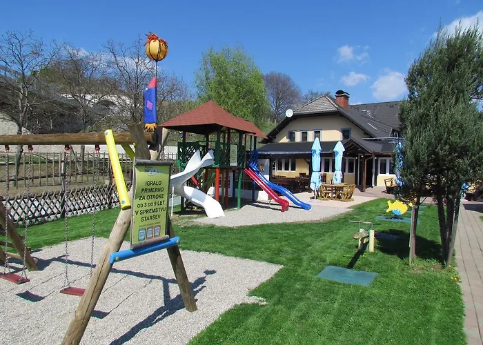 Hiša za goste Crni Baron Black Baron 4*