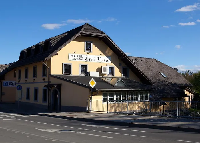 Crni Baron Black Baron Hiša za goste 4*