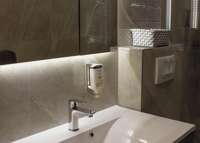 Konukevi Crni Baron Black Baron Maribor