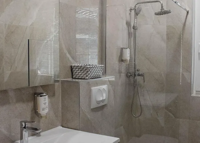 Crni Baron Black Baron Konukevi